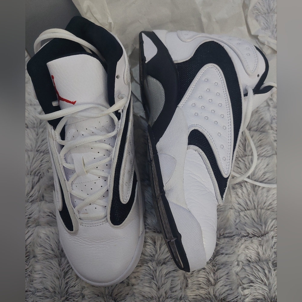 Barely‎ Worn Women's Nike Air Jordan OG size 10 white/black/university red
